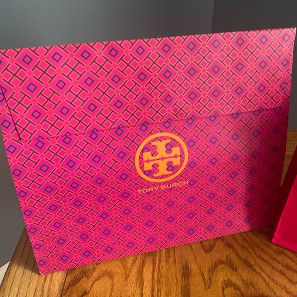 Gucci Ribbon, Designer shopping bags and box lot - Picture 4 of 6